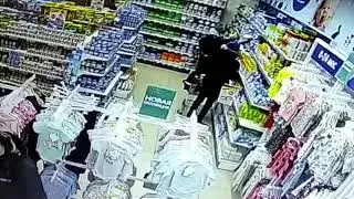 Полиция Ангарска разыскивает подозреваемых в краже из магазина
