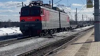 «Приветливый» Электровоз ВЛ10У 564 с грузовым поездом проследует о.п. Поселок Киевский