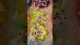 В наличии бантики с кабашонами на резинках 