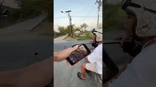 Belajar main gitar🎸🤣