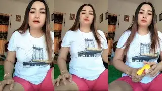 Bunda cantik duduk manis makan cemilan