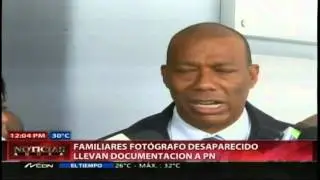 Familiares de fotógrafo desaparecido llevan documentación a PN