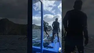 Потеряли якорь и лодка застряла 😱