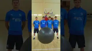 С футбольным мячом у них получается гораздо лучше 🤭 #shorts #АкадемияДинамо #футбол #football #kids