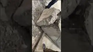 Таможенники нашли тайник в железобетонных блоках... 