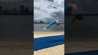Standing back handspring into a pike 👀🤞🏻