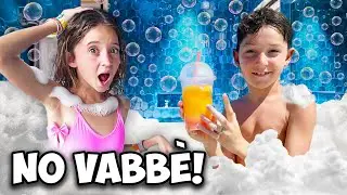 NO VABBE' ! ABBIAMO FATTO UN DISASTRO, MAMMAGIULIA CADE DURANTE IL NOSTRO SCHIUMA PARTY DI NASCOSTO!