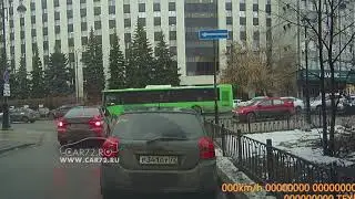 ДТП с белой Маздой с двух камер: регистратор и камера наблюдения