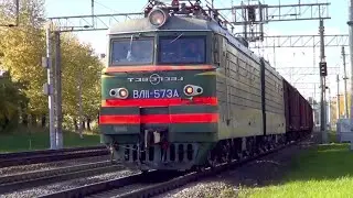 ВЛ11-573 с грузовым поездом