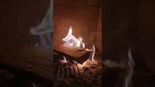 ми і без світла бачим, що ви кончені....сміються й плачуть солов'ї. цілуй її.