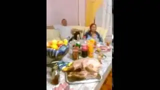 ЦЫГАНОЧКА ТАНЦУЕТ В КОМНАТЕ