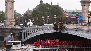 JO Paris 2024: malgré la pluie, la presse française et étrangère ovationne la cérémonie douverture