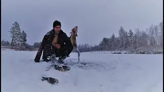ЕСТЬ НАЛИМ !! ПЕРВЫЙ ТРОФЕЙ ,. Проверка крючьев на налима.ЧЕРНЫЙ МОНСТР,.