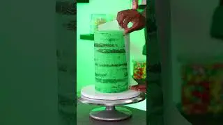 Using only the color green for this cake! 