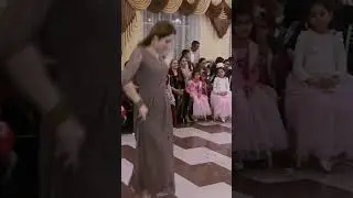 Танцует настоящая цыганочка 