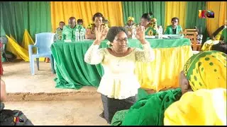 NEEMA MWANDABILA APIGA MAGOTI TENA MBELE YA WANAWAKE KWA UNYENYEKEVU.
