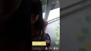 Девушка красуется своей грудью
