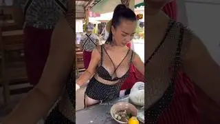 She Serve Delicious Pork Noodle in Udon Thani -Thai Street Food