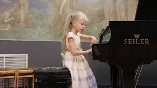 Бердюгина Ксения, 7 лет, Москва,  Лесная фея на качелях