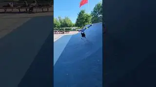 Две принцессы, мои ученицы Дана и Лиза делают #колесо на роликах #rollerblading #ролики #inline