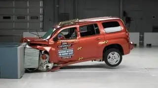 2008 Chevrolet HHR moderate overlap IIHS crash test