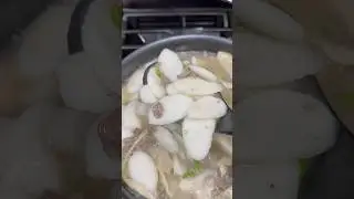 This is what we eat on New Year! 🙇🏻‍♂️🍲🙇🏻‍♀️ Rice Cake Soup: Tteokguk (떡국) 