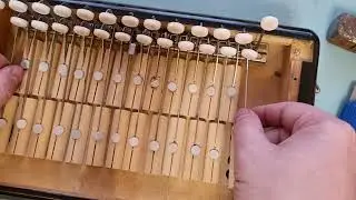 Как снять правую клавиатуру гармони.