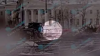 Мужчина упал с биржевого моста