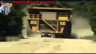 ШОК!!!  СМОТРЕТЬ ВСЕМ! Авария с машиной гигантом! Редкое видео! ЖЕСТЬ!