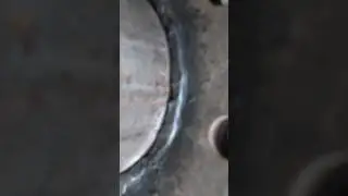 Чистим резаком, старую сварку с фланца!