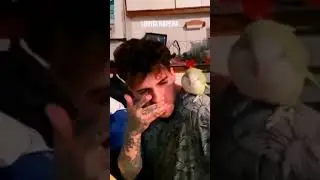 попугай диджей 😆
