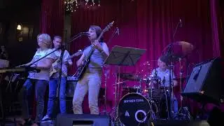 CAPITALBAND - I Still Haven't Found What I'm Looking For (U2) клуб "16 Тонн (Арбат)" 05.08.22
