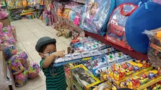Timothy Masuk Ke Toko Mainan, Pilih Mainan Sendiri