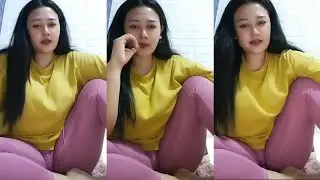 Penampakan bunda cantik duduk di tempat tidur