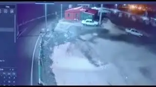Машины прыгают, как на батуте .