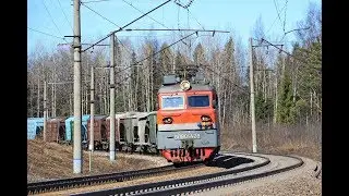 Electric locomotives VL80S-423 with a freight train
