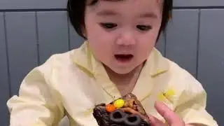 Anak perempuan hanis zalikha makan
