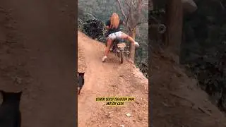 Cewek seksi Terjatuh 