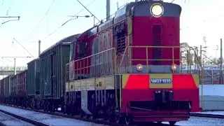 ЧМЭ3-1899 с грузовым поездом