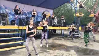 В Чебоксарах в парке девочки исполнили скандальный танец 