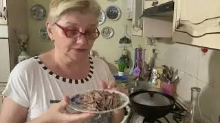 Приготовила на ужин салатик не майонезный с языком. Рецепт дала мне моя Доця.