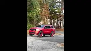 Dodge Durango on 32' DUB Floaters Pullin Up