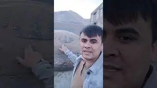 Ин санг аз кух чапа шуд.Дар танаи санг номи Аллох хаст.