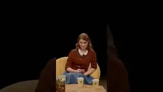 Мария Маркова показывает рыбу 