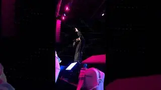 Выпускники танцуют под трек Богатырь
