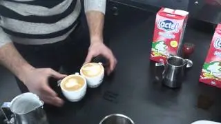 Как рисуют на кофе