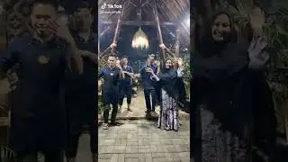 bos dengan karyawan joget 