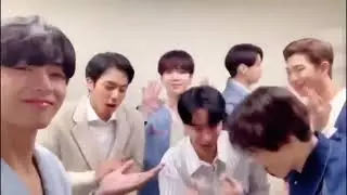 Всех  арми с праздником сегодня  группе BTS  исполнилось  10 лет.   Happy  birthday  BTS 🎂 🥳 🎉 🎈 🎁.