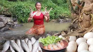 Crispy fish with green tamarind hot salt chili, Chicken thigh cooking with egg, Lobster soup tasty