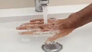 Yanan Bölgeyi Suya Tutmak Doğru Mu?